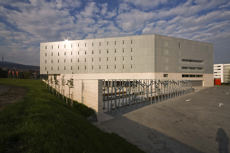 Regional Library and Knowledge Center / Török és Balázs Építészeti Kft.