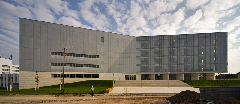 Regional Library and Knowledge Center / Török és Balázs Építészeti Kft.