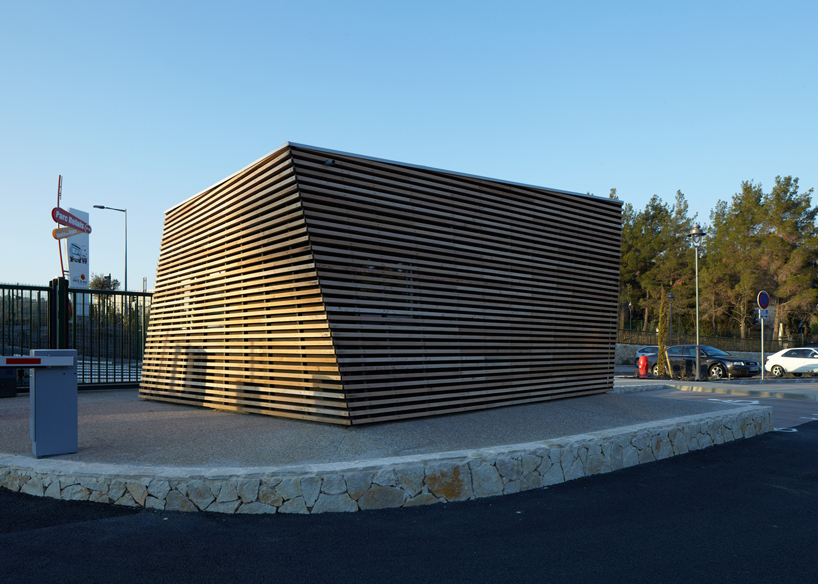 Parking Attendant’s Pavilion / Jean-Luc Fugier