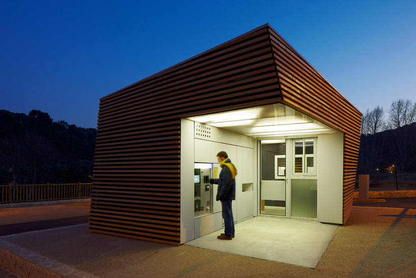 Parking Attendant’s Pavilion / Jean-Luc Fugier