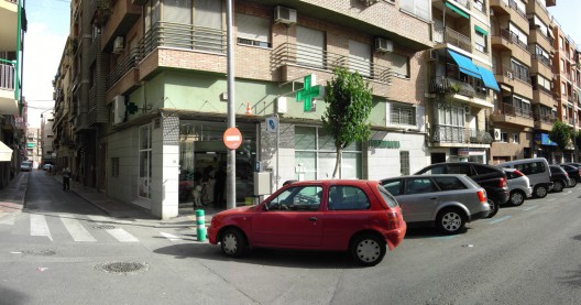 Casanueva Pharmacy / Clavel Arquitectos (7)