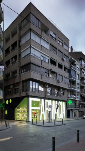 Casanueva Pharmacy / Clavel Arquitectos (6)
