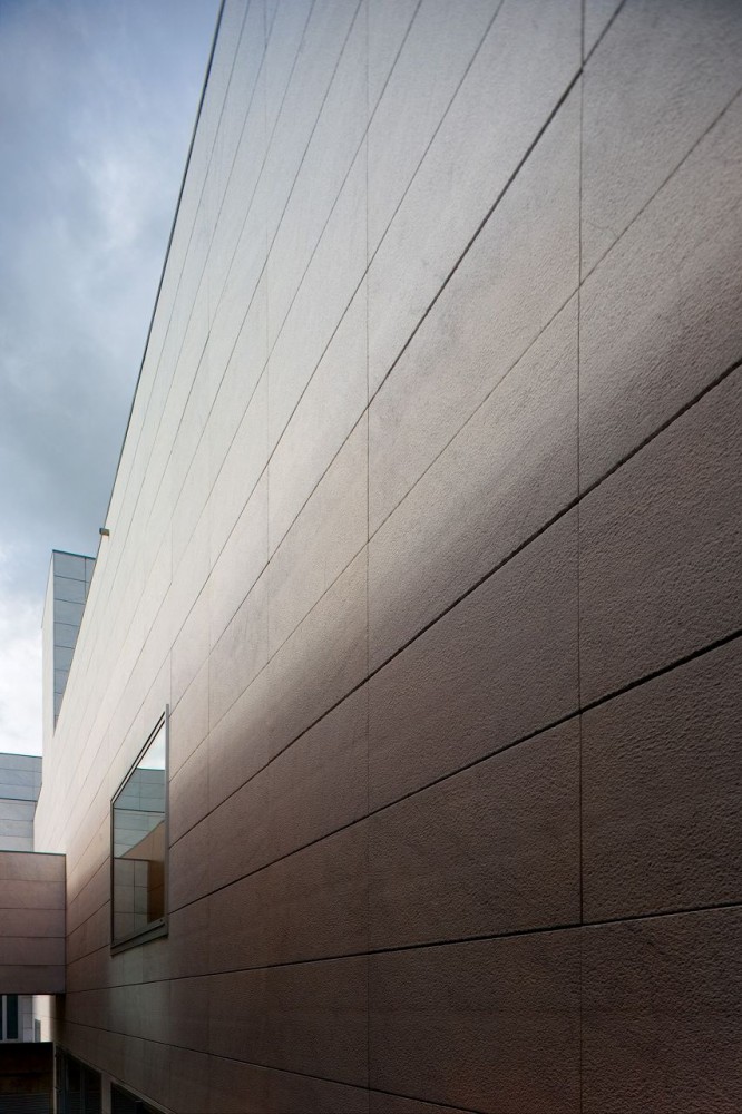 9861BBVR Dr Júlio Teixeira Municipal Library / Belém Lima Architects