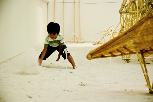 Theo Jansen Exhibition: The Beach Animal That Eats Wind / Theo Jansen with Earthscape (31)