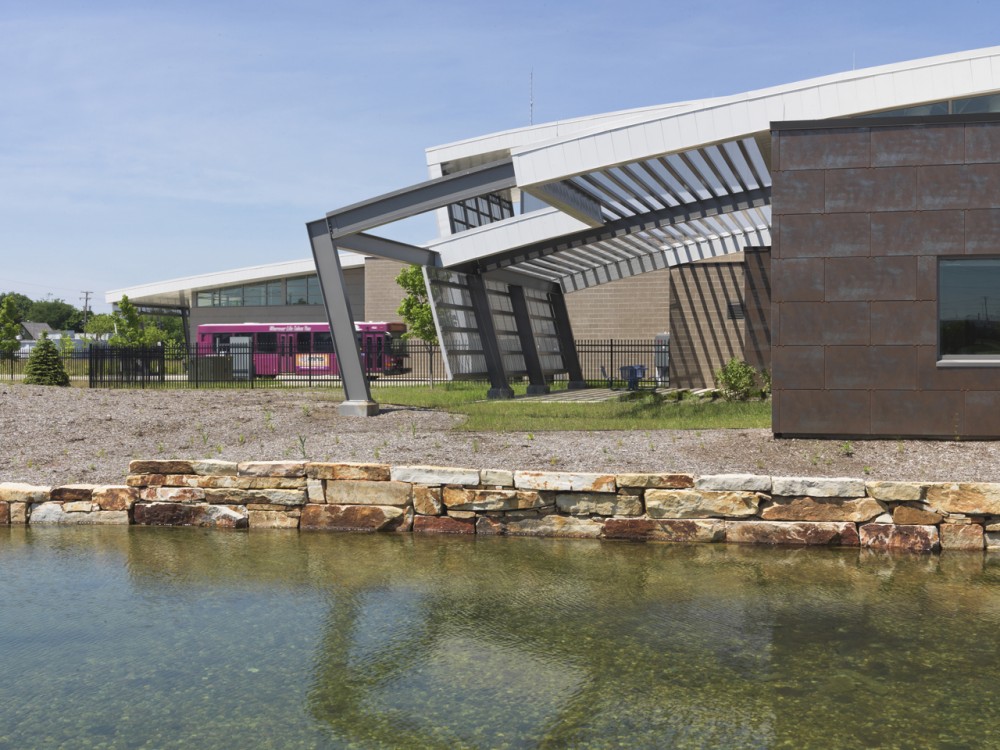 Transpo’s Emil ‘Lucky’ Reznik Administration, Maintenance & Operations Facility / RNL Design
