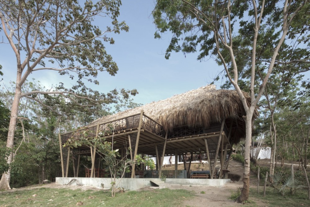 Rio Cedro House / Plan B Arquitectos