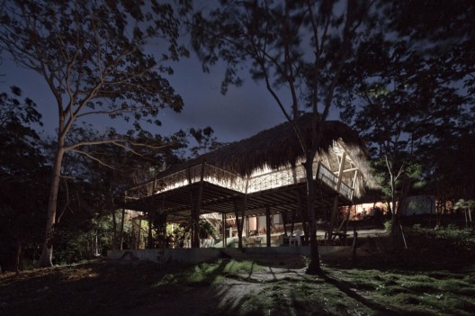 Rio Cedro House / Plan B Arquitectos (17)