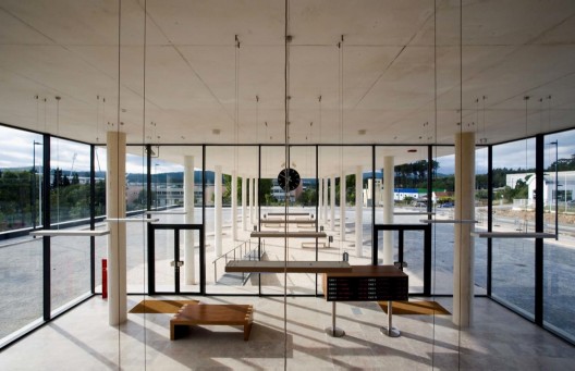 Bus Station of Rio Maior / Domitianus Arquitectura
