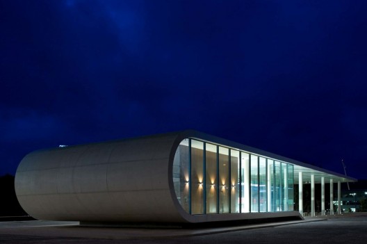 Bus Station of Rio Maior / Domitianus Arquitectura