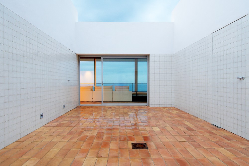 House in Cadiz / Alfonso Alzugaray + Carlos Urzainqui