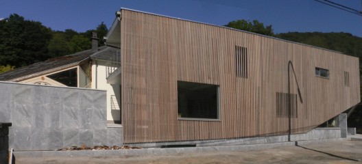A wood screen for Dinant Road / Corbacreative (7)