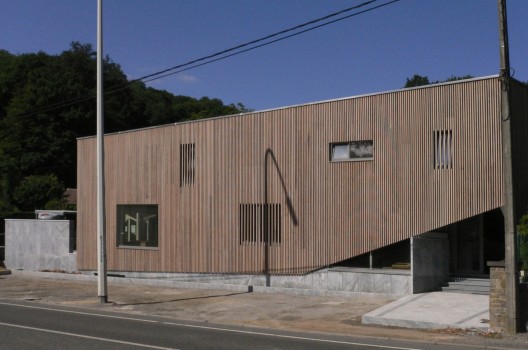 A wood screen for Dinant Road / Corbacreative (6)