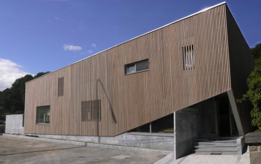 A wood screen for Dinant Road / Corbacreative (4)
