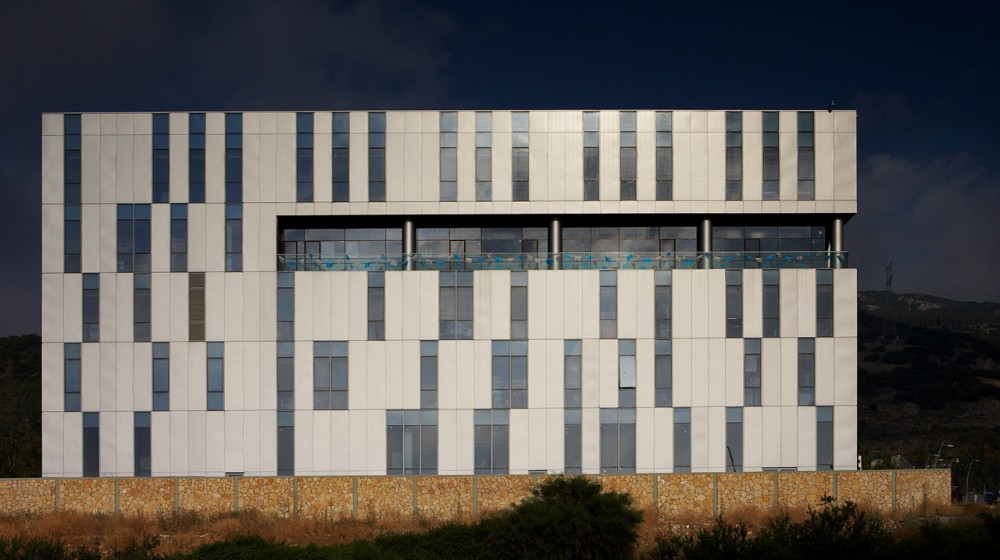 C.P.C Headquarters / Schwartz Besnosoff Architects