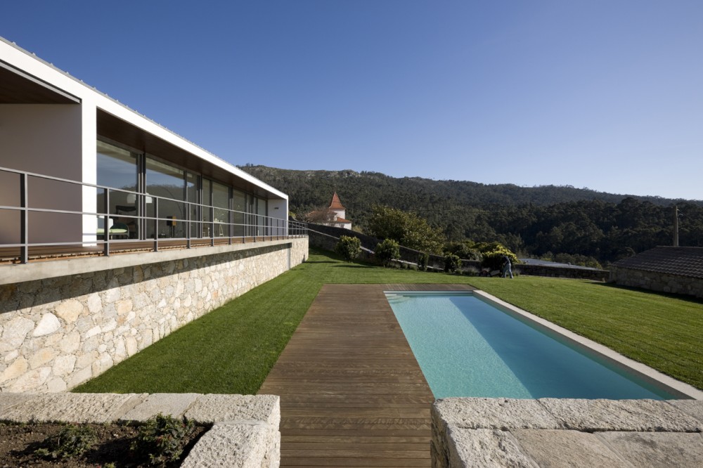 Afife House / Alfredo Resende Arquitectos