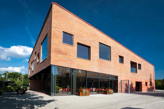 Community Center / MARP + Dévényi és Társa (15)