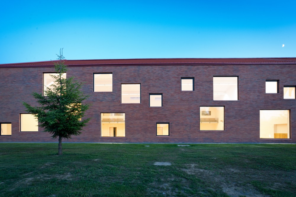 Community Center / MARP + Dévényi és Társa