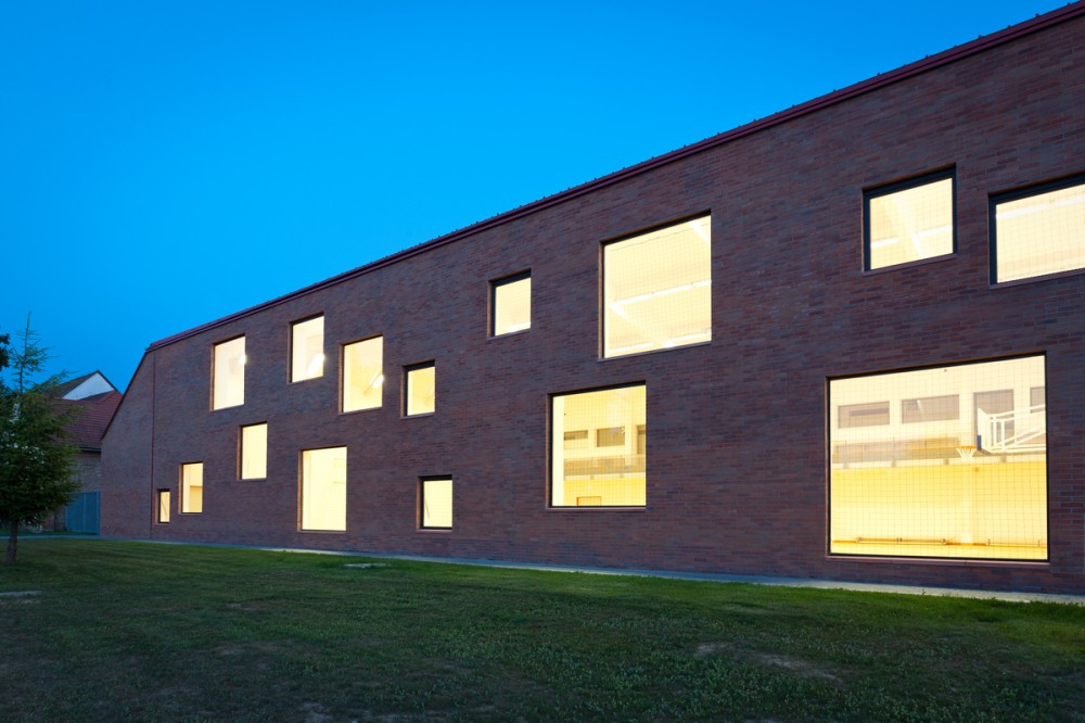 Community Center / MARP + Dévényi és Társa