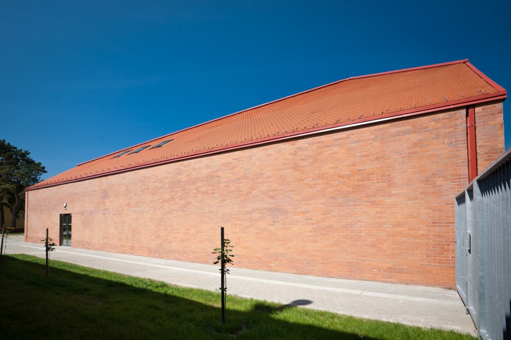 Community Center / MARP + Dévényi és Társa