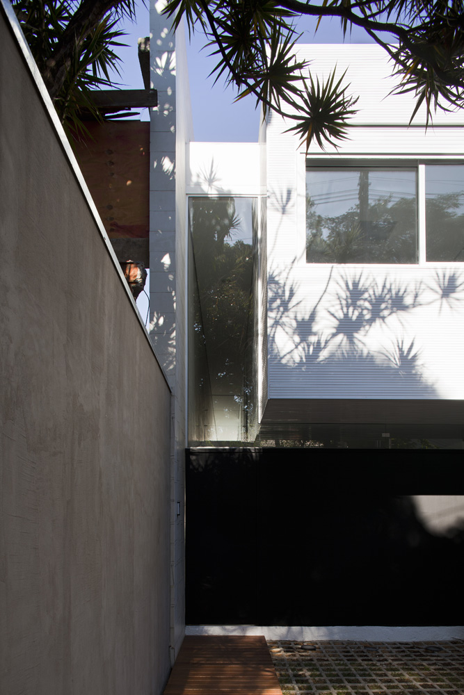 Casa 4×30 / CR2 architecture + FGMF Architects
