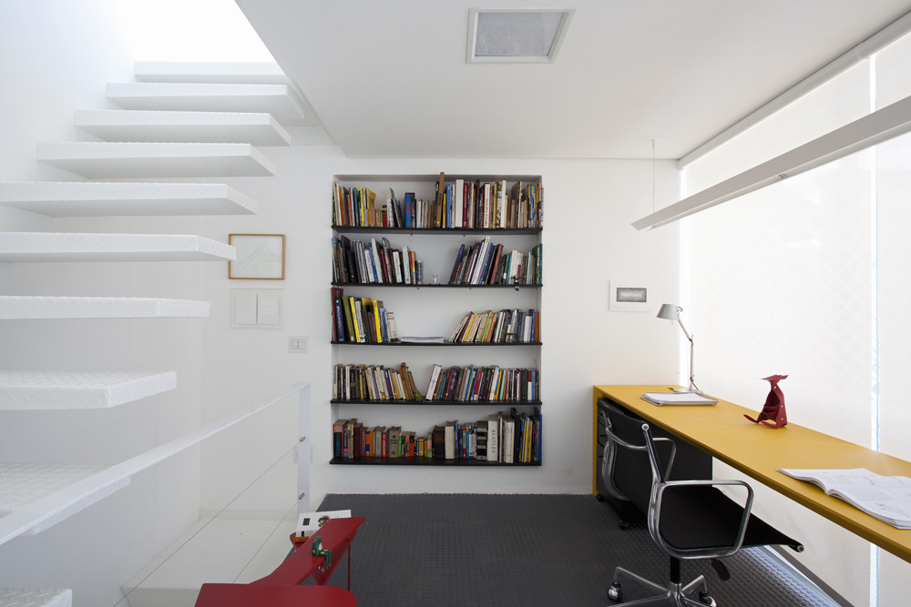 Casa 4×30 / CR2 architecture + FGMF Architects