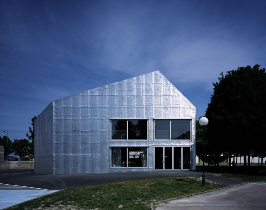 Le Point du Jour Art center / Eric Lapierre Architecture (4)