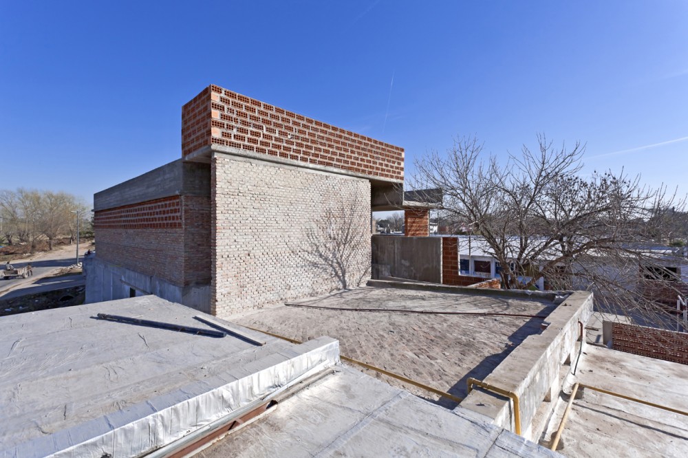 Serrano Public School / Arzubialde Arquitectos