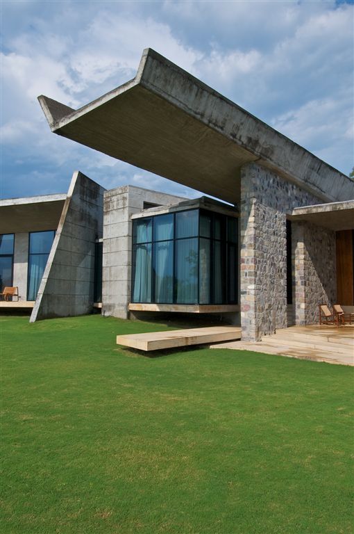 Rishikesh House / Rajiv Saini