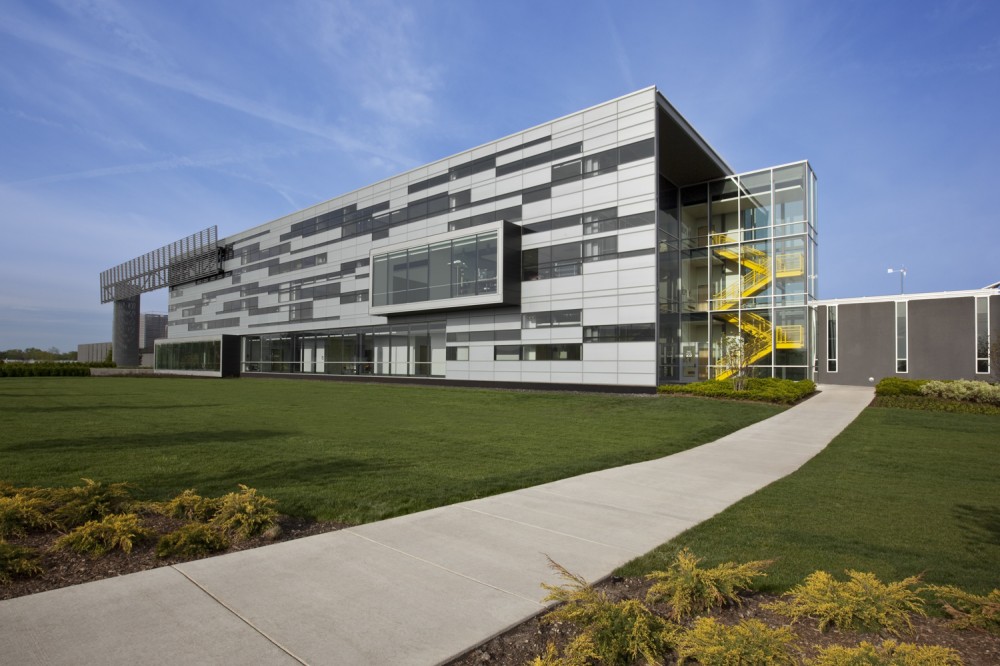 College of DuPage Technology Education Center / DeStefano Partners