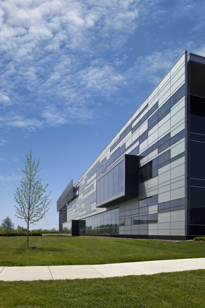College of DuPage Technology Education Center / DeStefano Partners