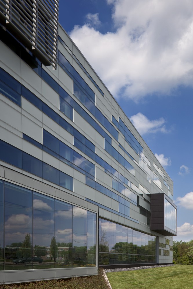 College of DuPage Technology Education Center / DeStefano Partners