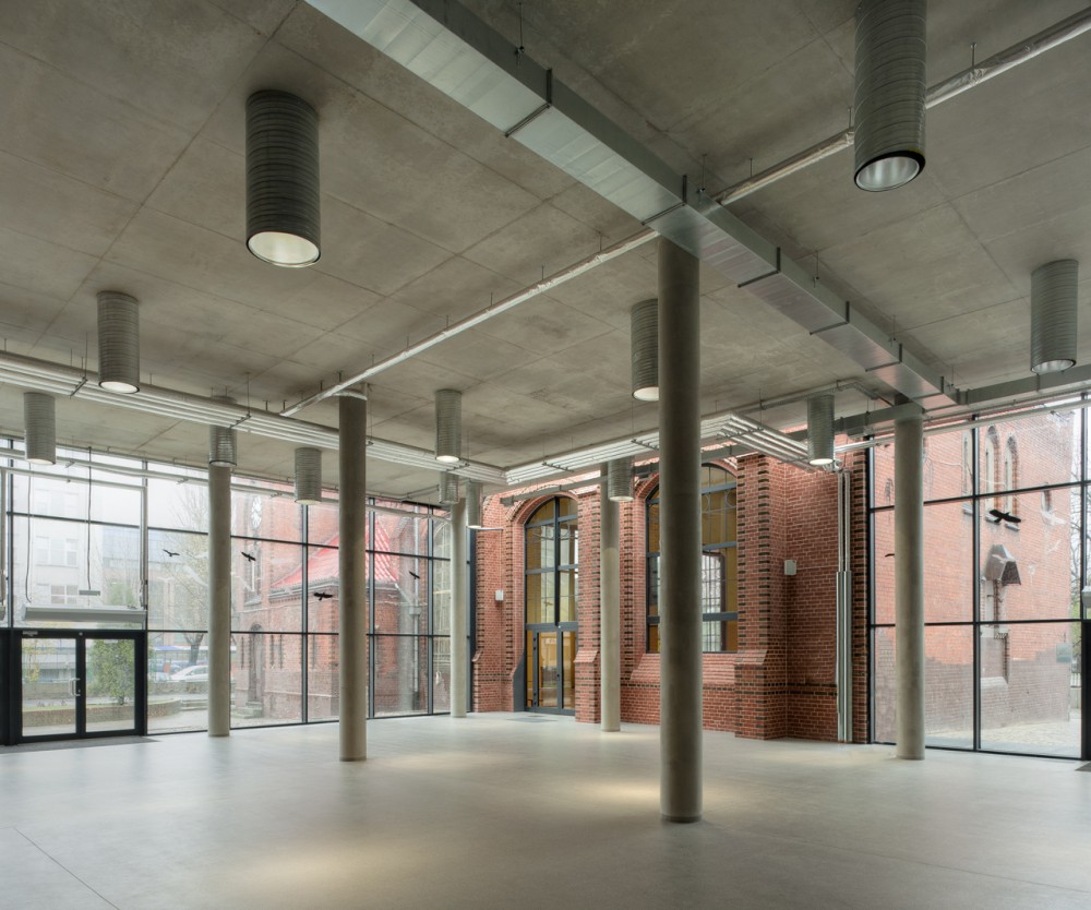 High School Sport and Leisure Building / Major Architekci