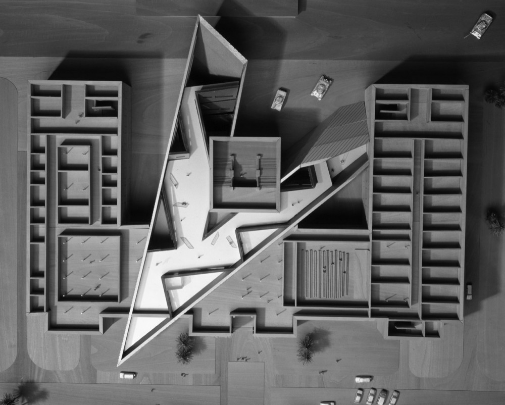 Dresden’s Military History Museum / Daniel Libeskind