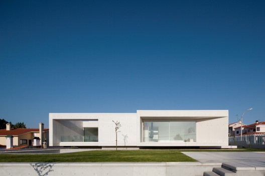 House in Leiria / ARX (1)