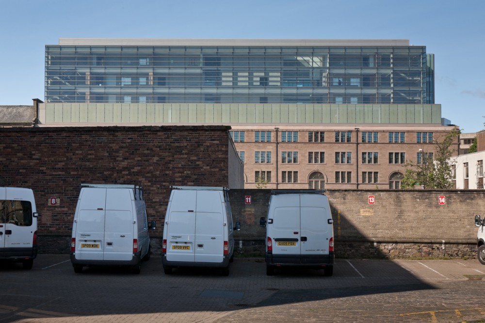 Dundee House / Reiach and Hall Architects