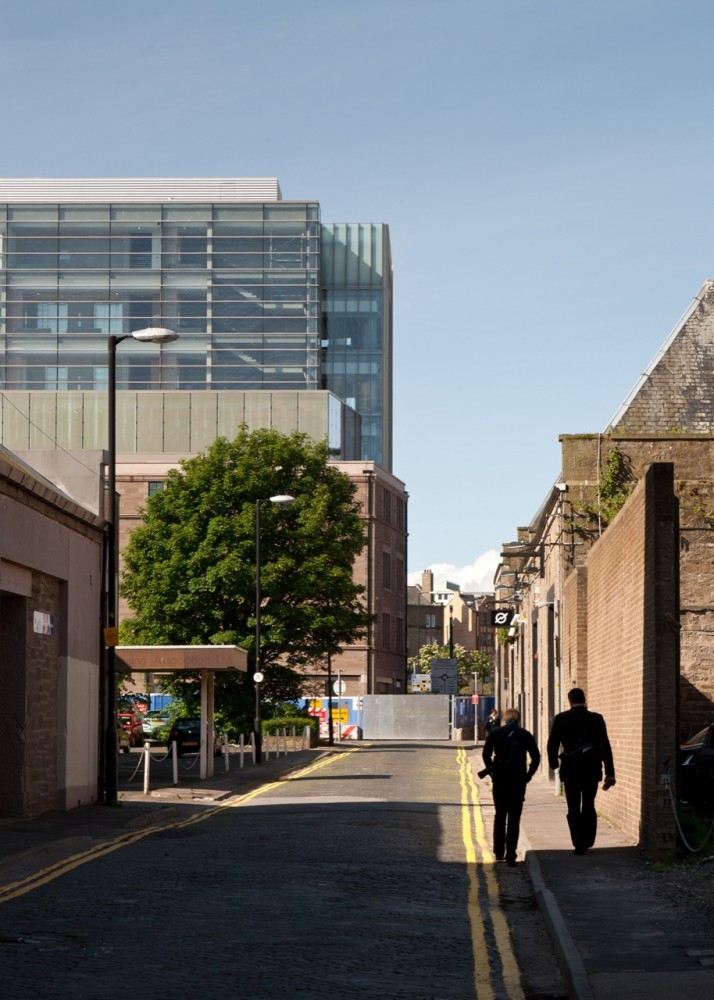 Dundee House / Reiach and Hall Architects