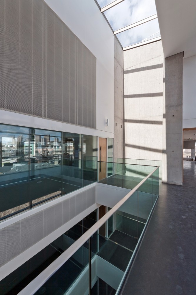 Dundee House / Reiach and Hall Architects