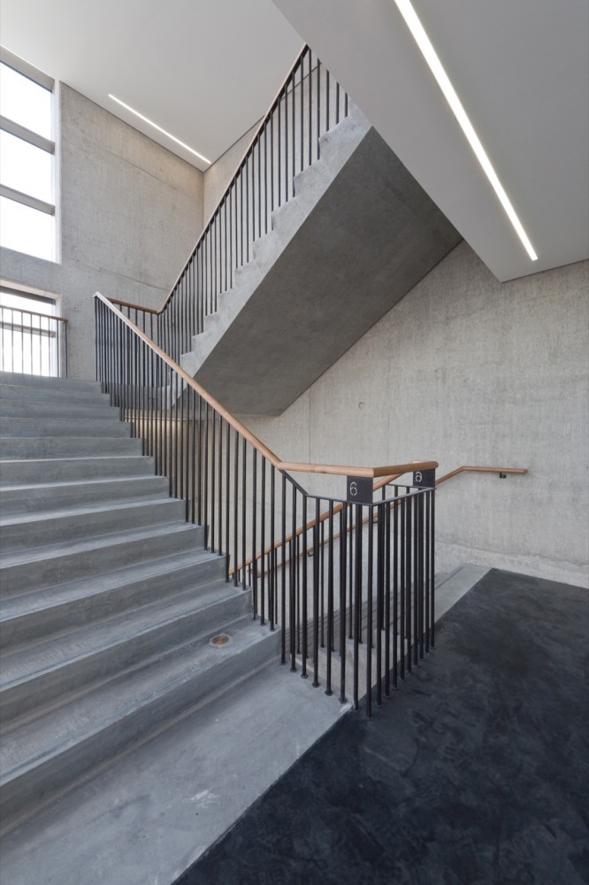 Dundee House / Reiach and Hall Architects