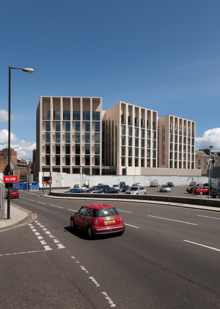 Dundee House / Reiach and Hall Architects