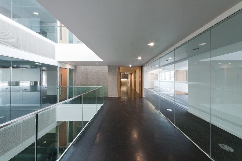 Dundee House / Reiach and Hall Architects