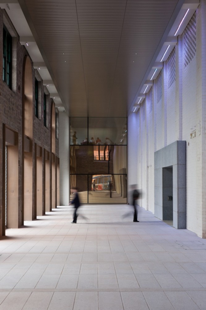 Dundee House / Reiach and Hall Architects