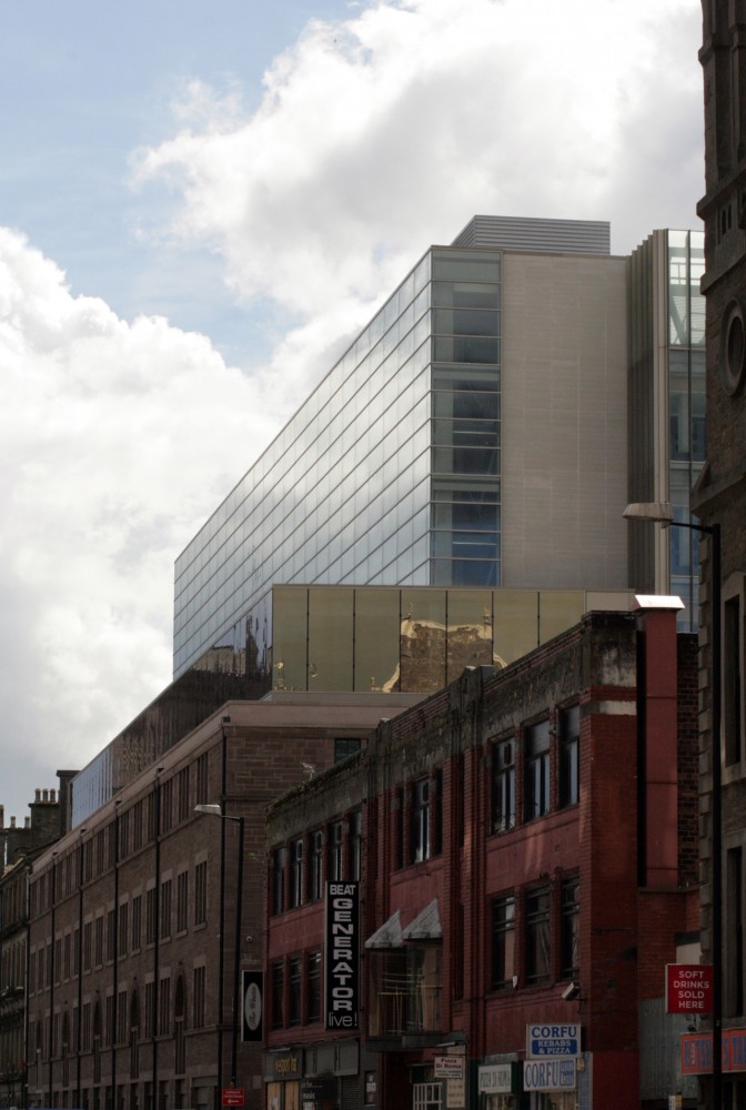 Dundee House / Reiach and Hall Architects