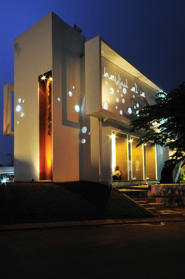 P[RAY]HOUSE / Julian Palapa + Bayu Rismabuana