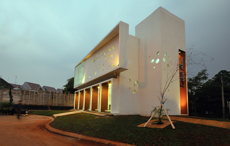 P[RAY]HOUSE / Julian Palapa + Bayu Rismabuana