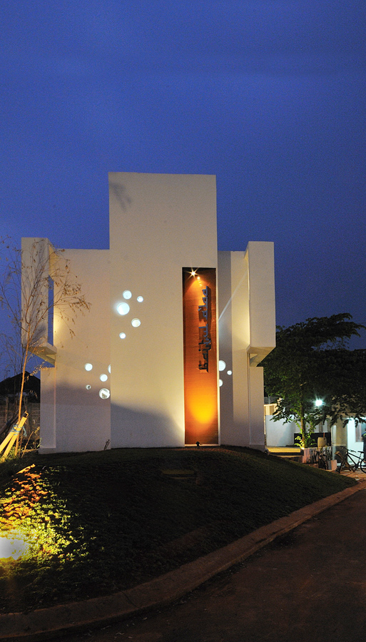 P[RAY]HOUSE / Julian Palapa + Bayu Rismabuana