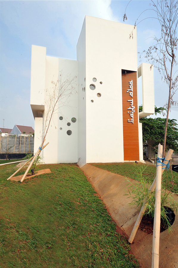 P[RAY]HOUSE / Julian Palapa + Bayu Rismabuana