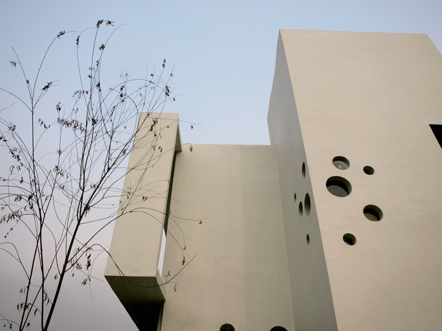 P[RAY]HOUSE / Julian Palapa + Bayu Rismabuana