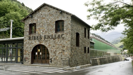Train Store in Ribes de Freser / Sau Taller d'Arquitectura (10)