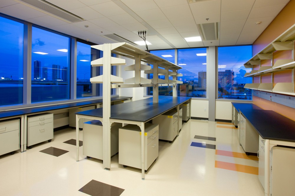 University of Miami Life Science & Technology Park / ZGF Architects