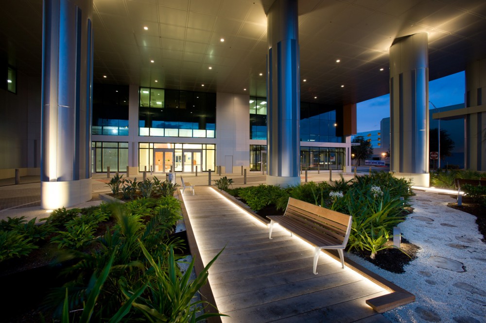University of Miami Life Science & Technology Park / ZGF Architects